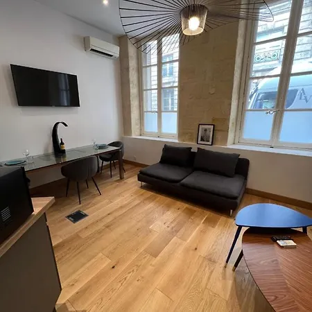 La Triangle D'or Parties Communes Sous Video Surveillance Pas De Cuisine