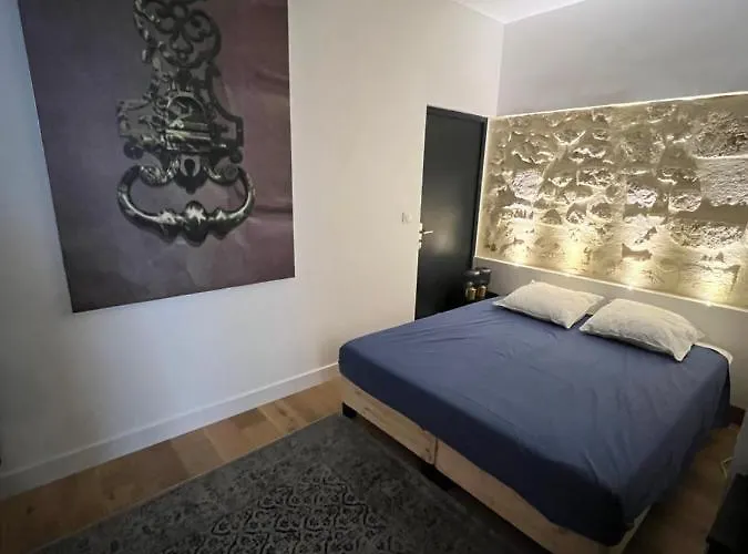 La Triangle D'or Parties Communes Sous Video Surveillance Pas De Cuisine Bordeaux