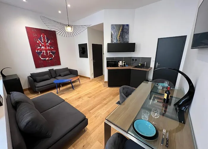 La Triangle D'or Parties Communes Sous Video Surveillance Pas De Cuisine