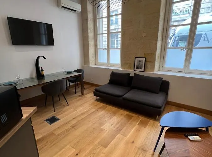 La Triangle D'or Parties Communes Sous Vidéo Surveillance Pas De Cuisine