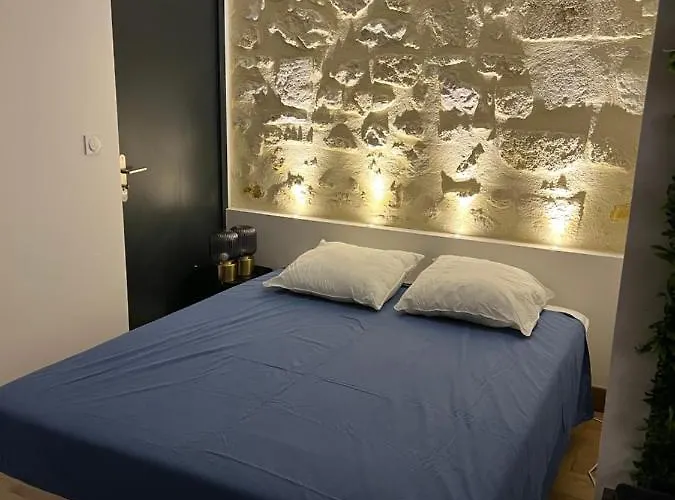 Appartement La Triangle D'or Parties Communes Sous Video Surveillance Pas De Cuisine Bordeaux