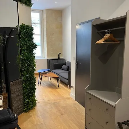 Daire La Triangle D'or Parties Communes Sous Video Surveillance Pas De Cuisine