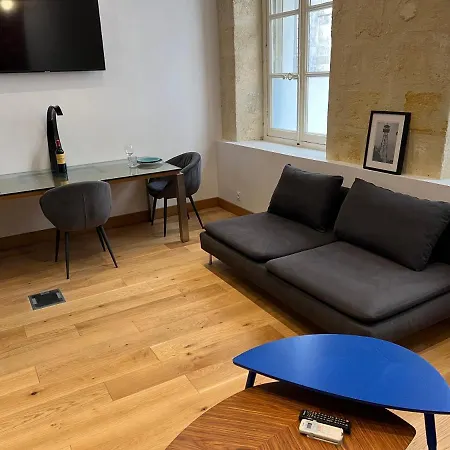 La Triangle D'or Parties Communes Sous Video Surveillance Pas De Cuisine Bordeaux