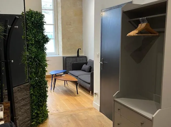 Apartment La Triangle D'or Parties Communes Sous Video Surveillance Pas De Cuisine