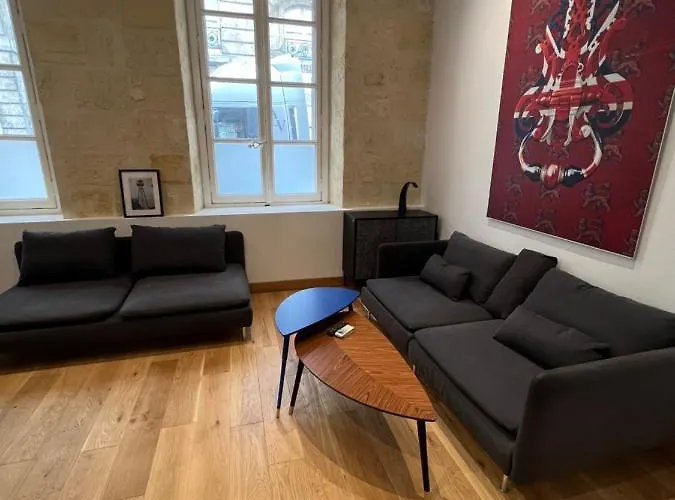 La Triangle D'or Parties Communes Sous Video Surveillance Pas De Cuisine