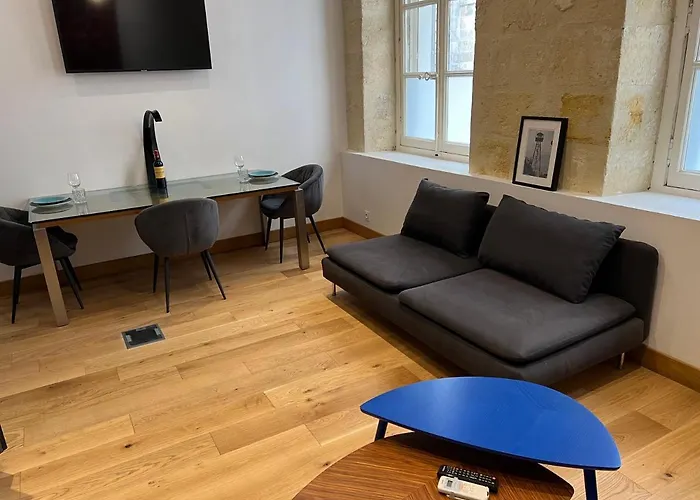 La Triangle D'or Parties Communes Sous Video Surveillance Pas De Cuisine Bordeaux