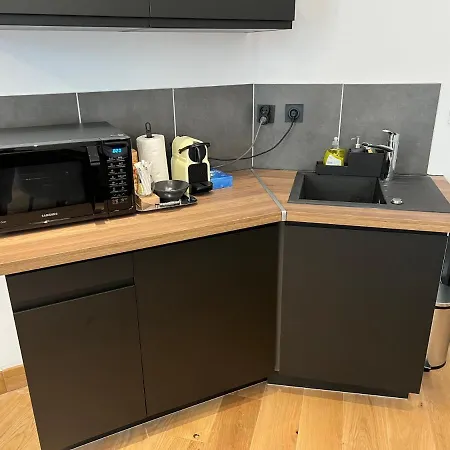 La Triangle D'or Parties Communes Sous Video Surveillance Pas De Cuisine Bordeaux