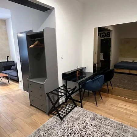 Lägenhet La Triangle D'or Parties Communes Sous Video Surveillance Pas De Cuisine Bordeaux